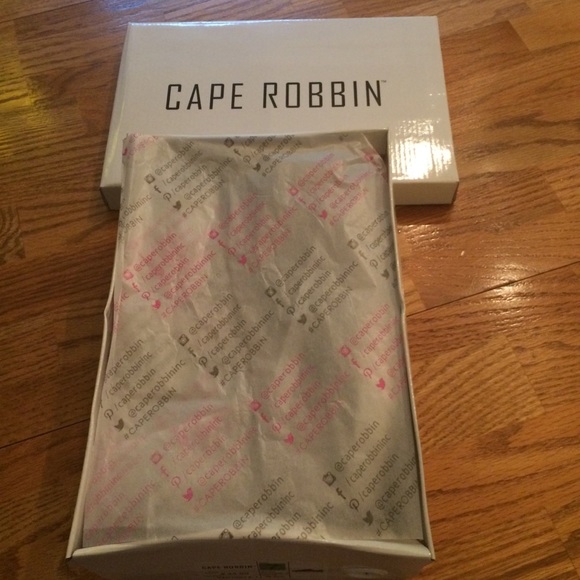 🌺NIB Adorable Cape Robbin Bouquet Sneakers🌺 - Picture 8 of 8